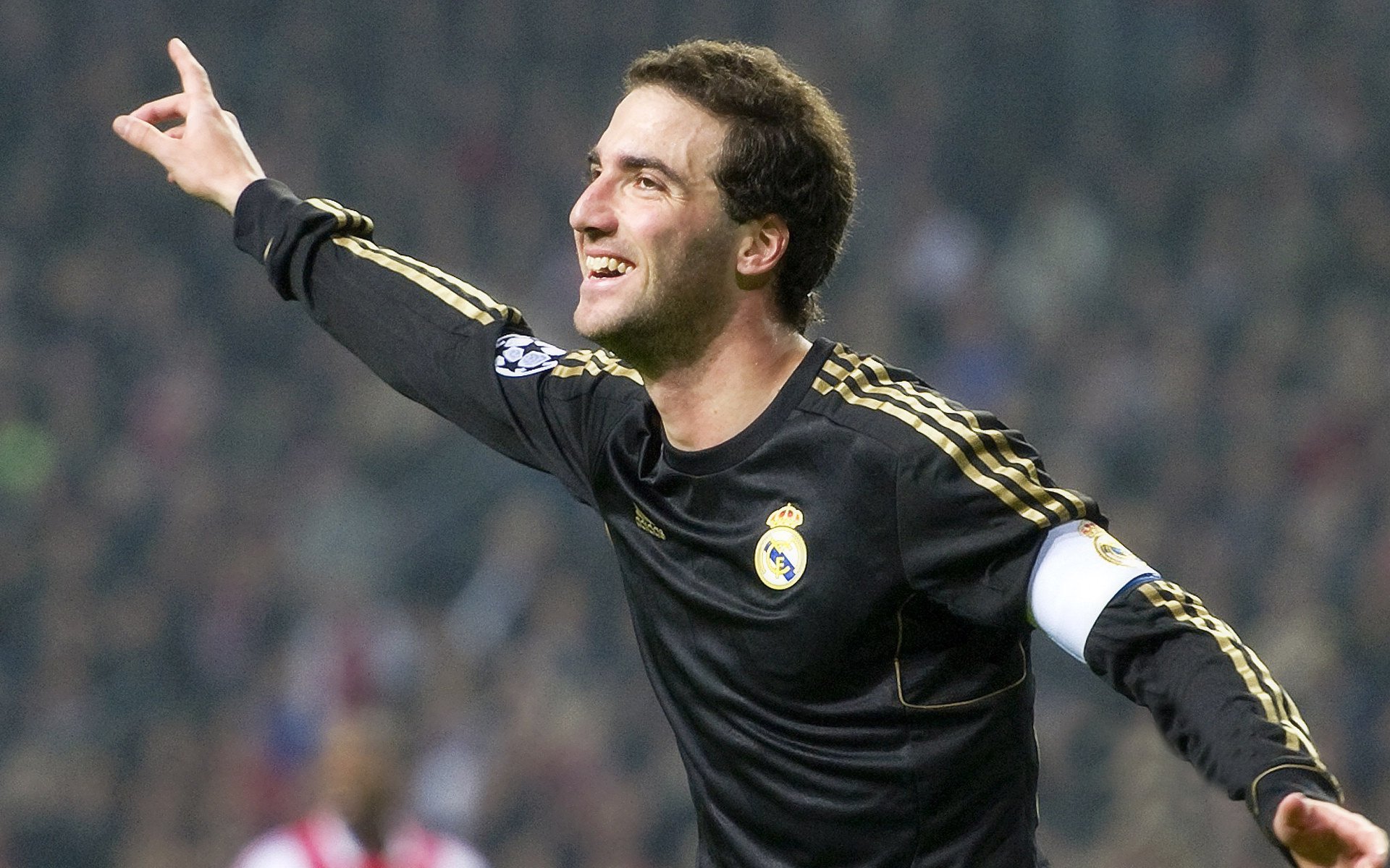 九游app官网下载-保利斯塔关键比赛表现坚韧，塔利斯卡 保利尼奥